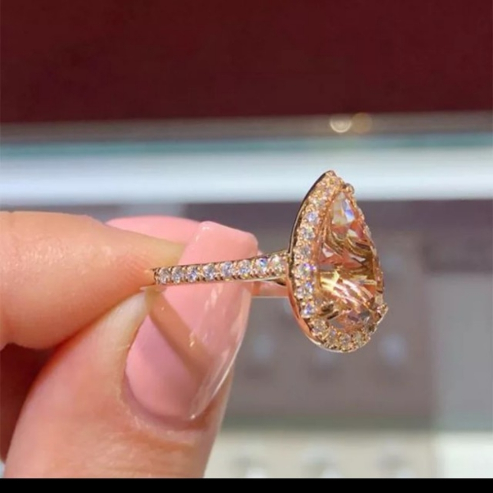 New gorgeous rose gold champagne Crystal ring - Picture 3 of 3